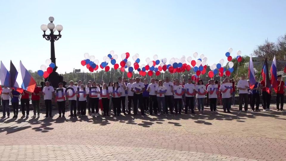 В муниципалитетах ДНР отпраздновали День воссоединения Донбасса с Россией (1)