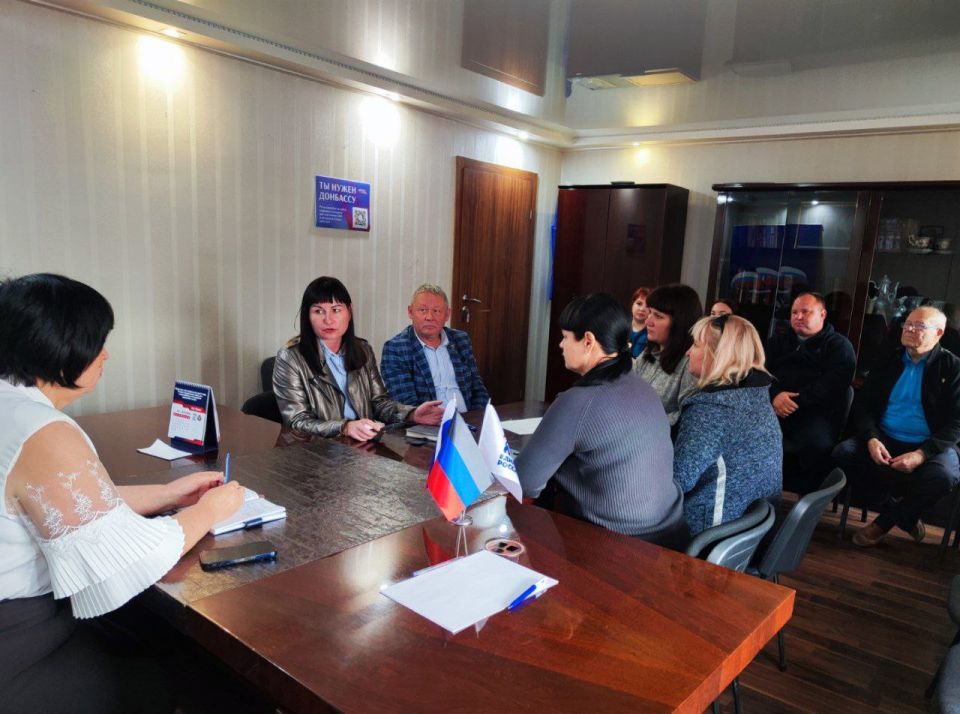 В Торезском местном отделении партии "Единая Россия" состоялось собрание секретарей первичных отделений