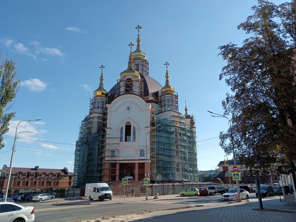Под Покровом Богородицы. Скоро – престольный праздник мариупольского собора Покрова Пресвятой Богородицы: самого большого храма в ДНР
