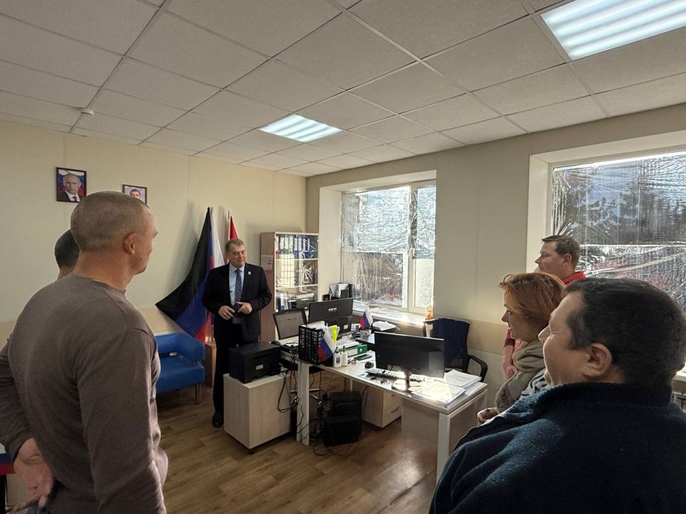 Таймураз Арсоев: В рамках постоянного открытого диалога с населением, инициированного Главой Донецкой Народной Республики, состоялась встреча с сотрудниками Департамента по развитию территорий администрации Волновахского...