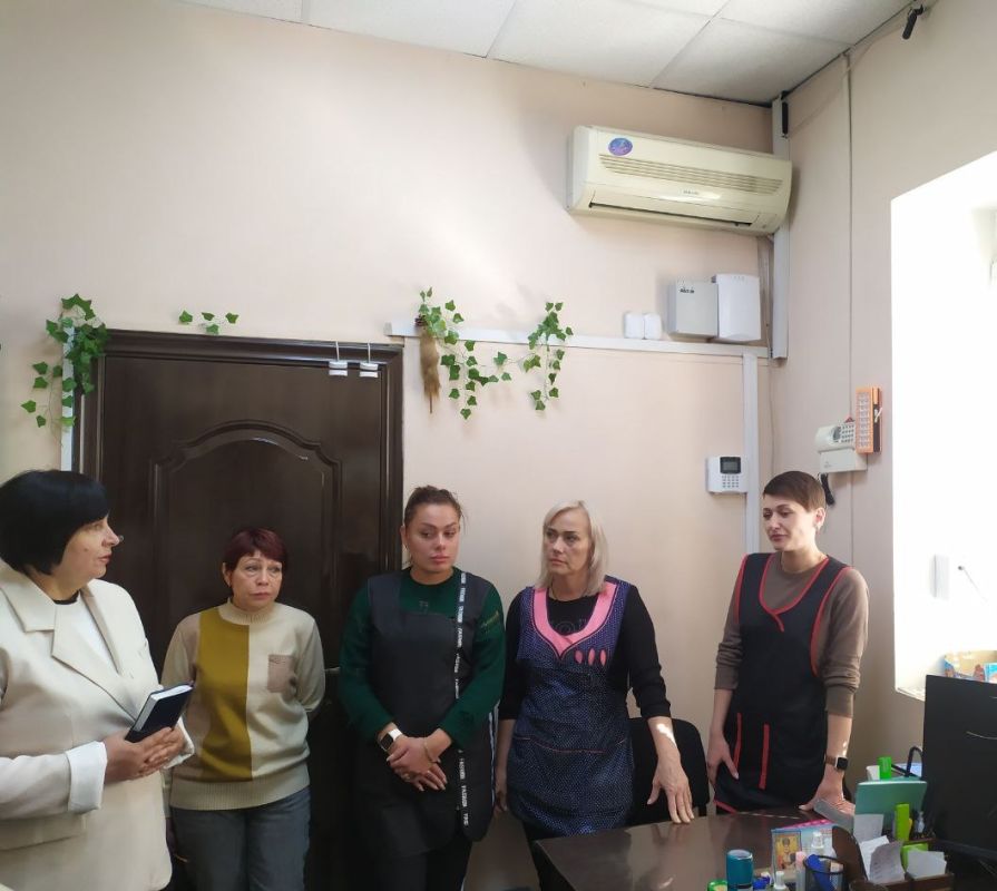 02 октября, Первый заместитель главы администрации городского округа Торез, Анна Макарова провела встречу с трудовым коллективом "ИП Лобазанов"