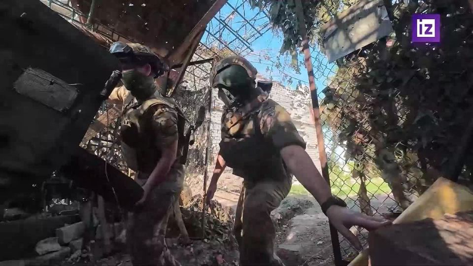 Штурмовые и артиллерийские подразделения Ивановского гвардейского соединения ВДВ из состава Южной группировки войск продолжают продвижение в ДНР, оттесняя ВСУ от Часова Яра в сторону Константиновки