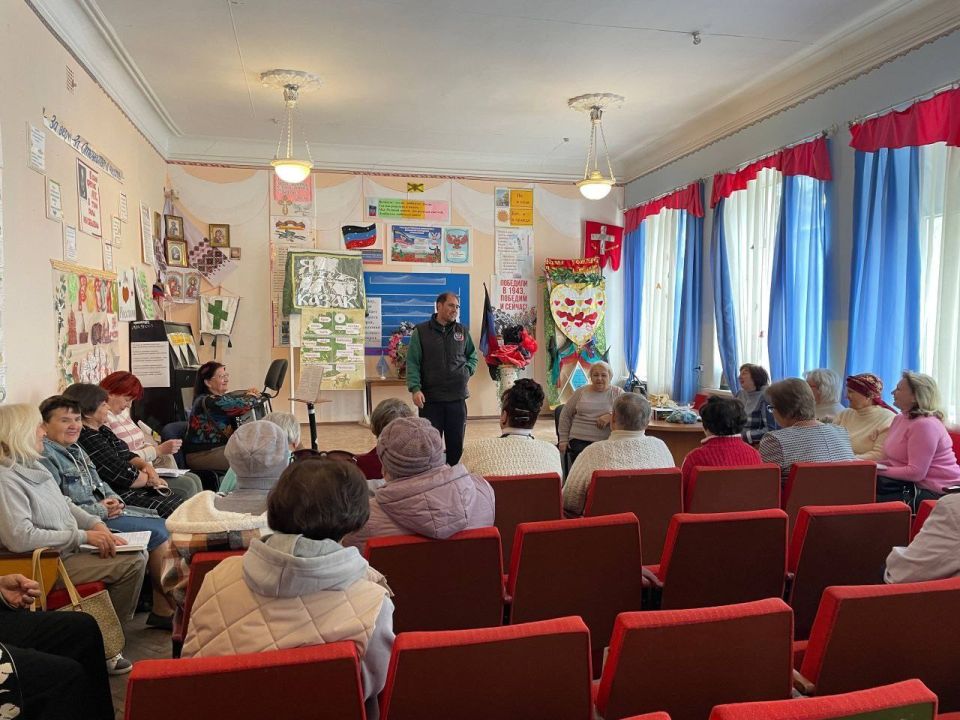 В Докучаевске в рамках проекта «Старшее поколение» Партии «Единная Россия» с радостью отметили Международный день пожилых людей!
