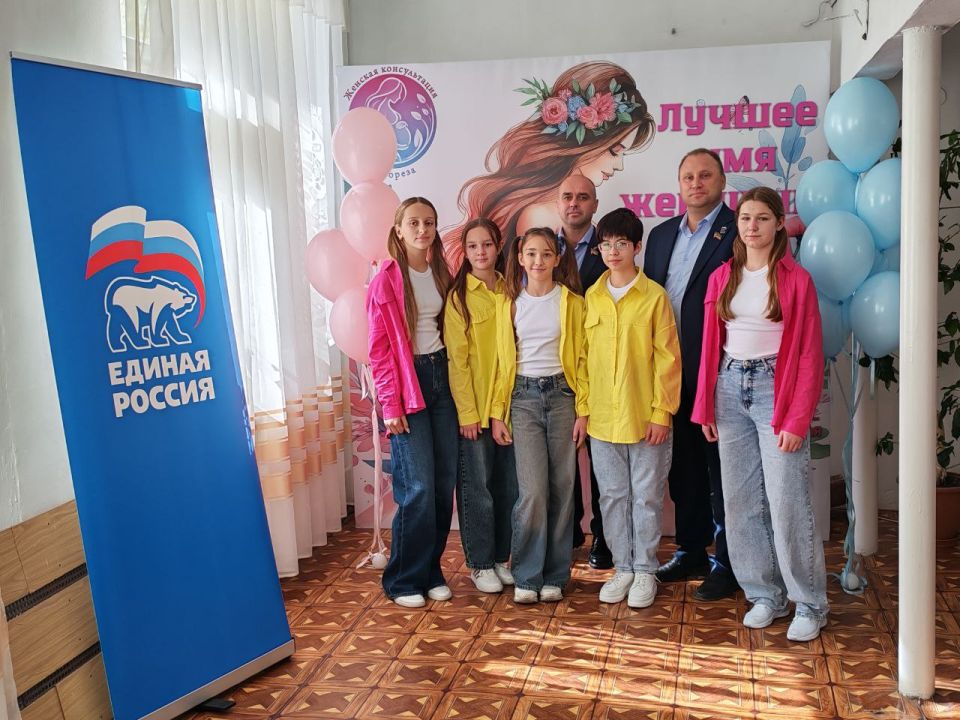 С Днём беременных. Сегодня, 2 октября, в женской консультации ГБУ ДНР «ЦГБ г. Тореза» прошел праздник для будущих мам, в котором приняли участие Председатель Торезского городского совета Александр Казмерчук, заместитель...