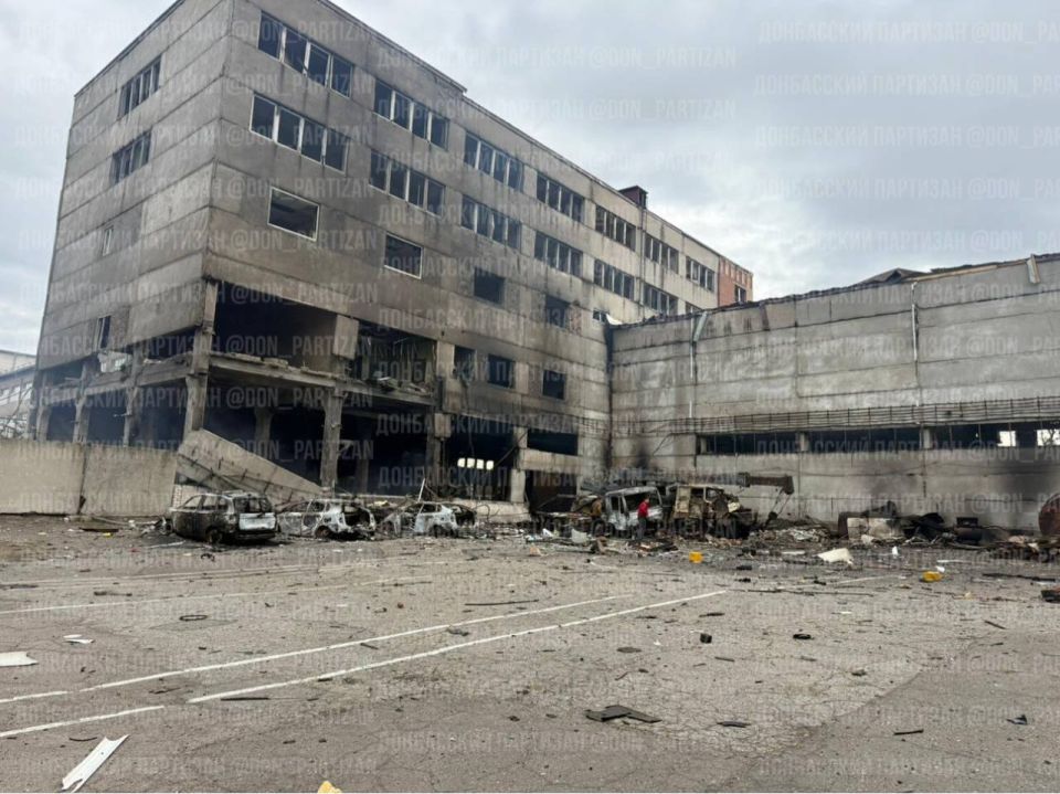 Сегодня утром пять БПЛА «Герань-2» нанесли удар по территории АТП-11410 в Краматорске, где дислоцировались подразделения 81-й бригады ВСУ