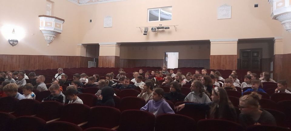 В Старобешевском округе прошел показ фильма «Код культуры Русского мира»