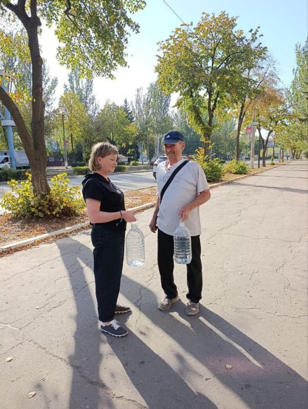 Роман Конев: 3 октября 2025 года во исполнение поручения Главы Донецкой Народной Республики Дениса Пушилина, депутаты Горловского городского совета от фракции «Единая Россия» - Светлана Викторовна Евсеенко, Евгений...