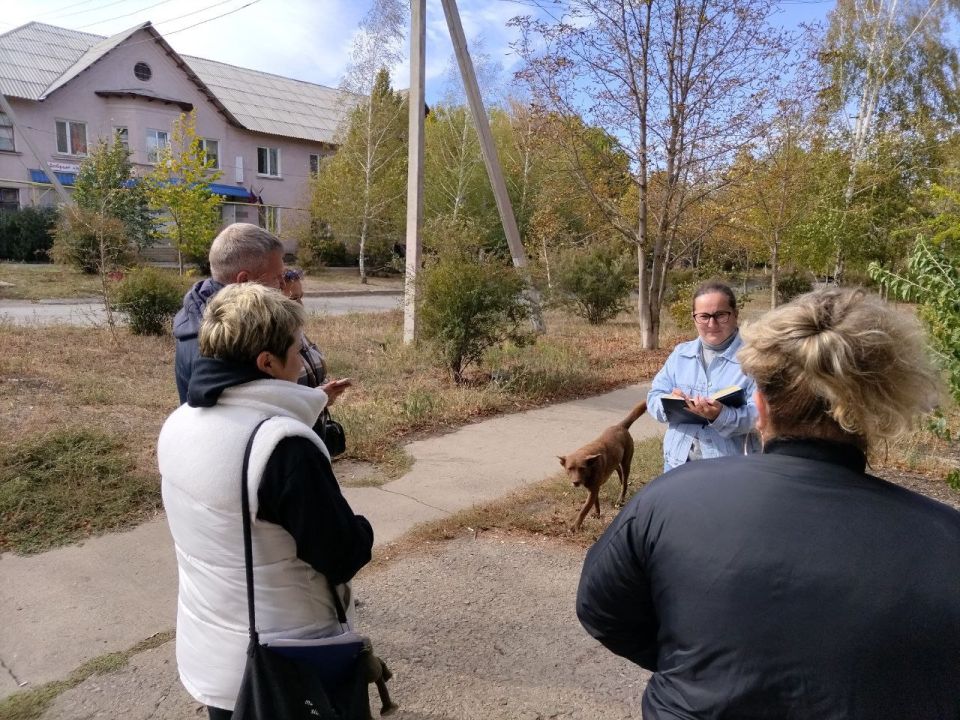 3 октября, начальник Мироновского территориального отдела, Марина Овчаренко, провела встречу с жителями пгт Мироновский, где были затронуты актуальные вопросы жизнедеятельности поселка