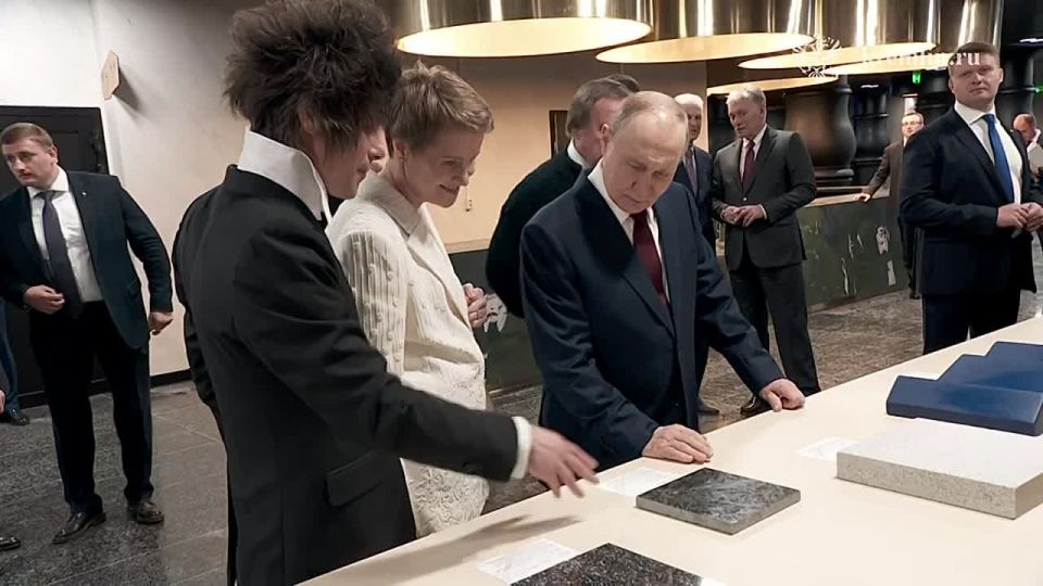 Владимир Путин осмотрел новый современный концертный центр «Сириус»