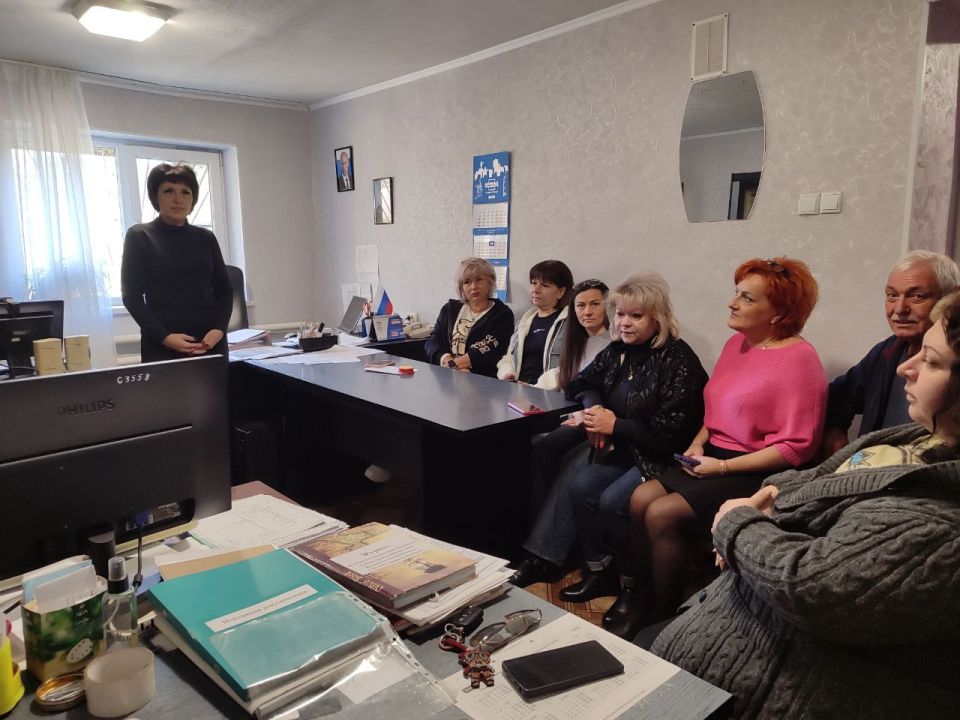 01 октября, Председатель Общественного совета Елена Серебрянская провела встречу с трудовым коллективом Торезского участка тепловых сетей Филиала «Снежноетеплосеть»