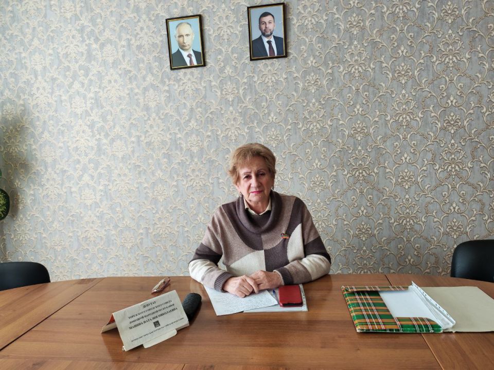 Сегодня, 3 октября, депутат Торезского городского совета Донецкой Народной Республики Манина Наталья Николаевна провела приём граждан