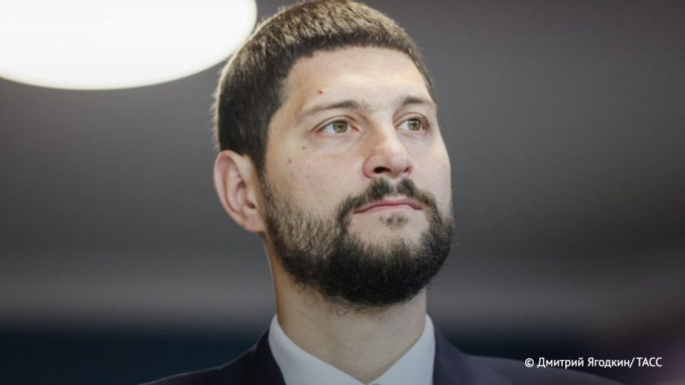 Киевский режим стал источником угроз не только для России, но и соседних государств, в частности Грузии, на территорию которой украинцы по заданию СБУ попытались провезти взрывчатку, заявил ТАСС сенатор РФ от ДНР Александр...