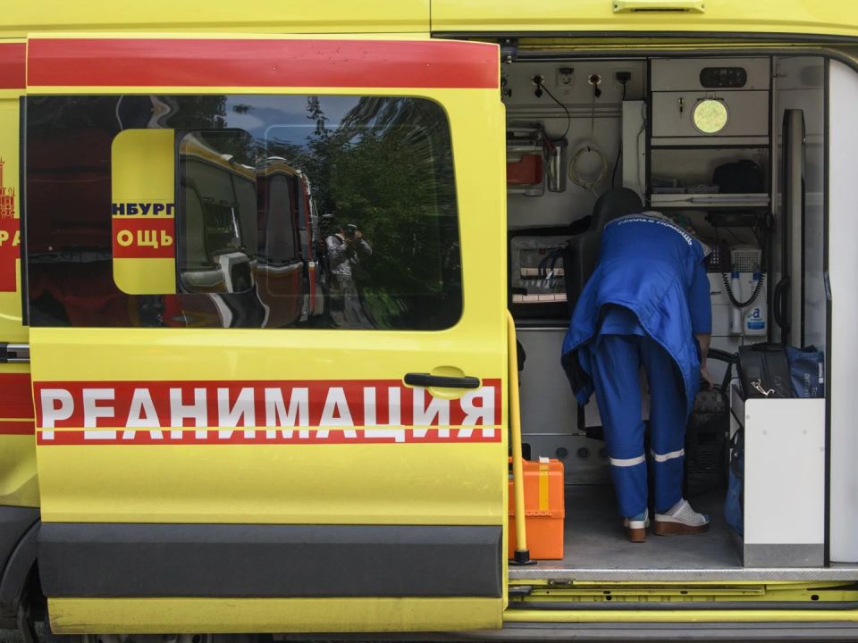 Школьница выпала из окна 9 этажа в свердловском поселке