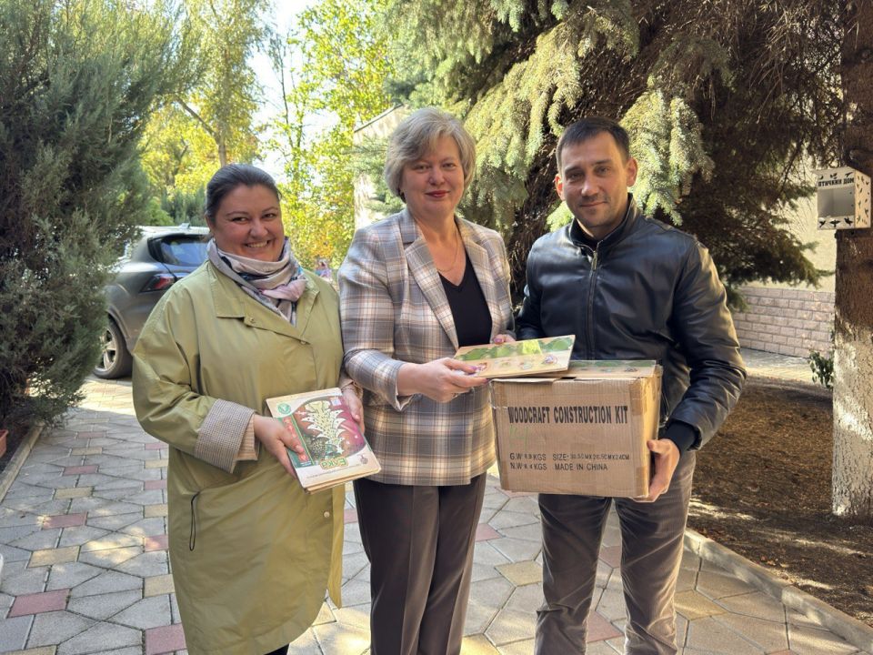 Депутаты Народного Совета Марина Каплянок, Денис Машков, Вадим Морозов и уполномоченный по правам ребенка в ДНР Светлана Малахай посетили дошкольное учреждение «Донецкий детский дом «Теремок»