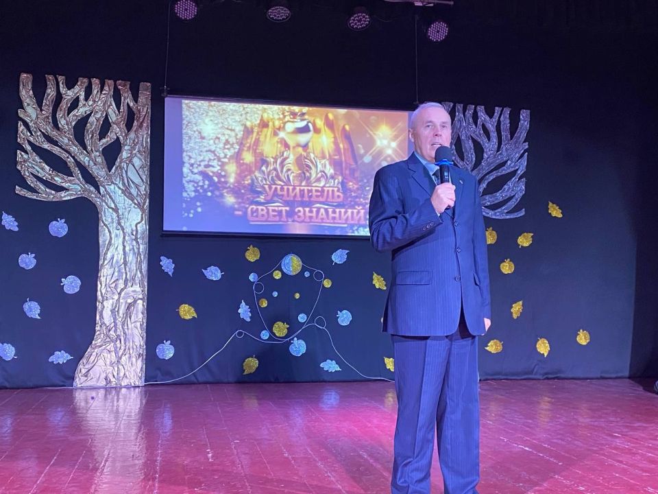 В преддверии Дня учителя в Центре детского и юношеского творчества города Харцызска прошло праздничное мероприятие