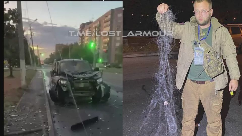 Российские войска впервые уничтожили пикап Mitsubishi L-200 прям в центре Краматорска ударом оптоволоконного FPV-дрона, сообщает Telegram-канал “Lostarmour”