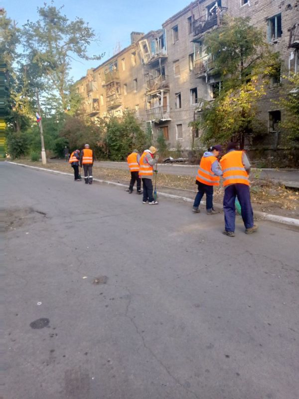 С заботой об округе.. За 03.10.2025 года сотрудниками МУП АГЯ «ЖЭК» выполнены следующие виды работ: выполнен ремонт ввода и замена автомата по адресу: кв-л 55, д.5а выполнены работы по уборке придомовой территории по адресам: