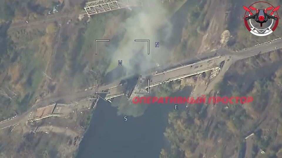 Удар ФАБа-3000 по мосту. ВКС России нанесли точнейший удар по мосту через Северский Донец в н.п. Райгородок, используемому ВСУ между Красным Лиманом и Славянском