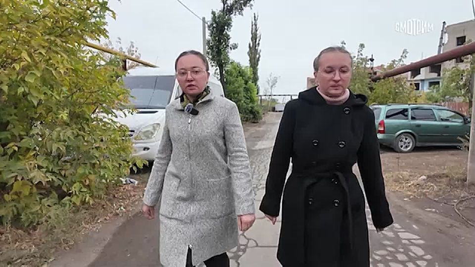 Семья Сергиенко из донецкой Авдеевки два года прятала свою дочь Елену в нише из коробок, чтобы ее не забрали волонтеры украинского "Белого ангела"