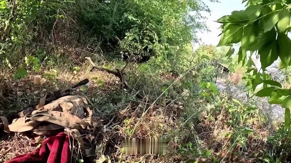 Архив. Торецк. Укробоевики из 93 бригады «Холодный Яр» находят мины, да ловят прилеты