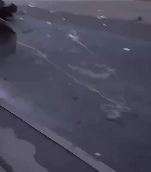 FPV-дрон на оптоволокне впервые(?) поразил пикап украинских военнослужащих в Краматорске, расстояние ~ 25км