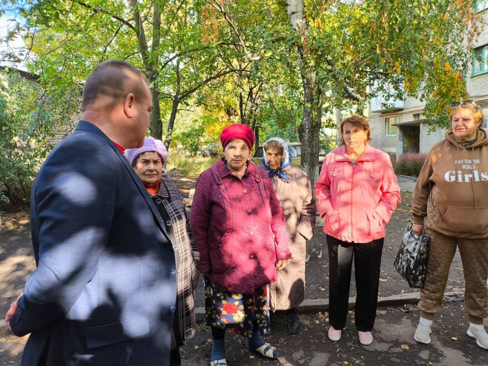 Александр Кузнецов встретился с жильцами дома №106