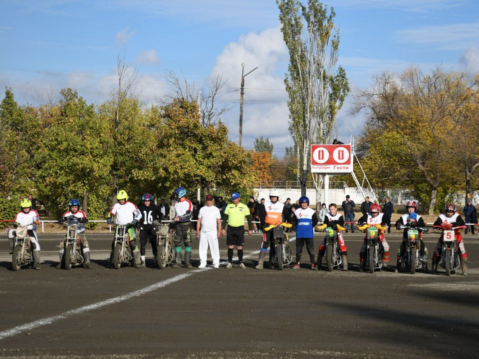 В Кировском состоялся дружеский матч по мотоболу