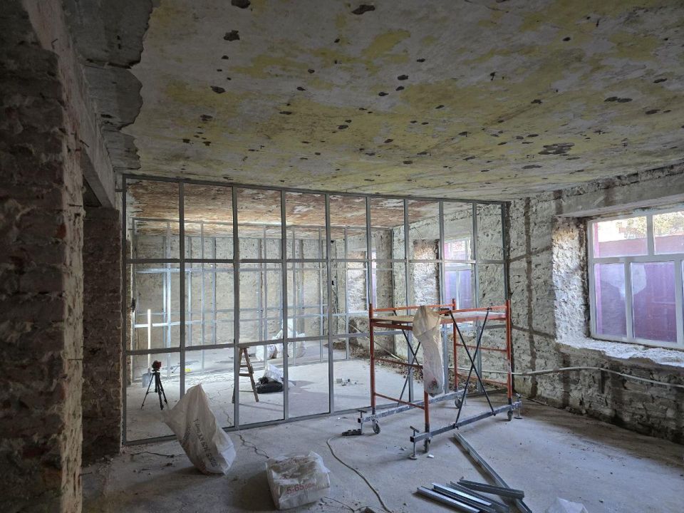 Сергей Ермаков: В Снежном ведется ремонт молодежного центра