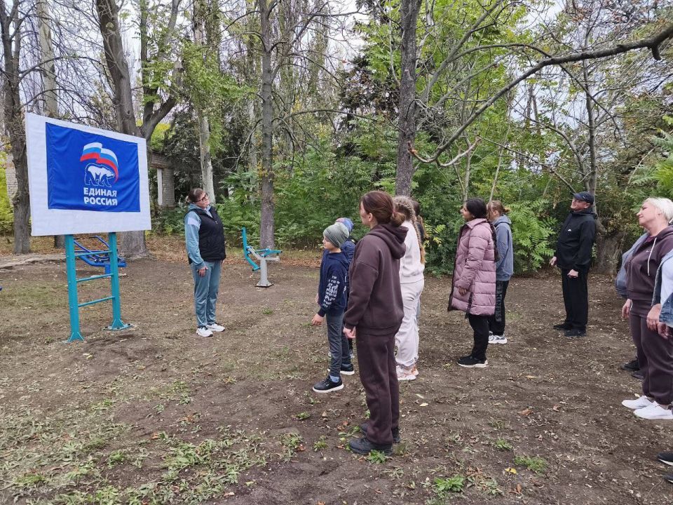 Сегодня в Азовском сельском клубе в рамках акции «1000 добрых дел», приуроченной ко Дню рождения Президента РФ Владимира Путина, состоялось спортивно-развлекательное мероприятие «Здоровое Отечество»