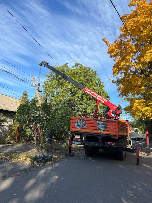 Александр Шатов: О работе РЭС. Всего за период с 4 по 6 октября из-за непогоды на диспетчерский пункт Шахтерского городского РЭС поступила 131 заявка от жителей на отсутствие напряжения в сети и обрывов проводов линий...