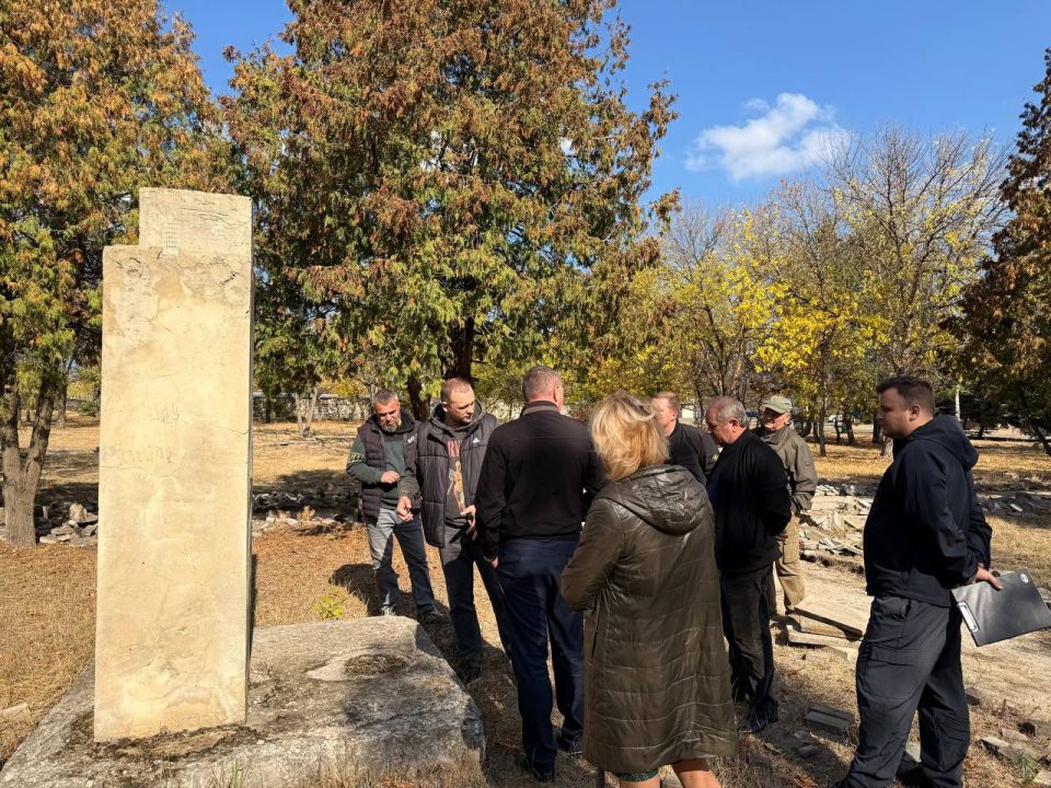 Александр Шатов: Проверили ход реализации благоустройства парка в Кировском