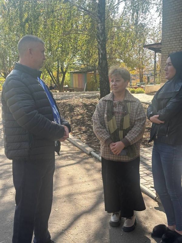 7 октября начальник Старобешевского территориального отдела Администрации Старобешевского муниципального округа Артем Ляшов провел встречу с трудовым коллективом Старобешевского детского сада "Улыбка"