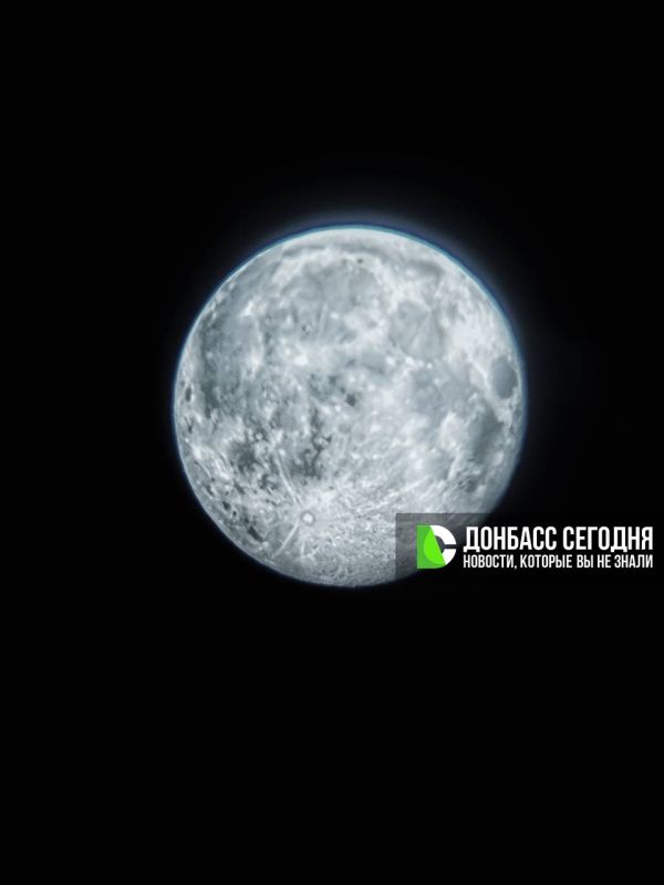 Осеннее суперлуние озарило Донецк