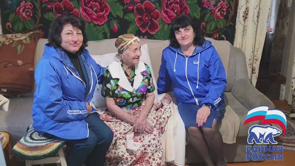 Мангушское местное отделение партии «Единая Россия» присоединилось к масштабной акции «1000 добрых дел», приуроченной ко дню рождения Президента Российской Федерации Владимира Путина