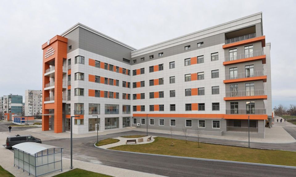 Символ жизни и заботы. Одним из главных медицинских учреждений, где будущим мамам оказывается комплексная поддержка на самом высоком уровне, является Донецкий республиканский перинатальный центр имени профессора В.К. Чайки