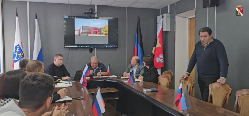 Игорь Мартынов: Провёл очередное аппаратное совещание с руководителями подведомственных учреждений и представителями ключевых подразделений администрации городского округа Енакиево