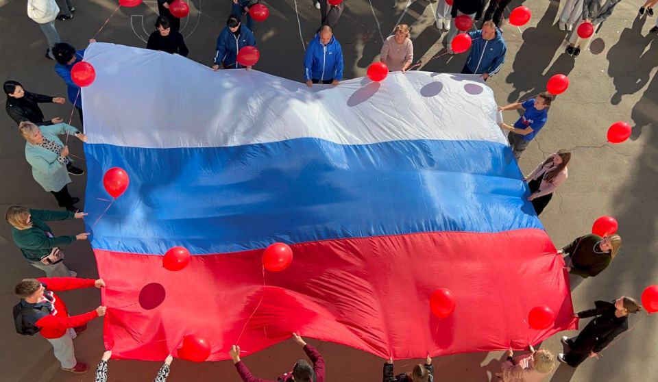 Торез отметил День рождения Президента Владимира Путина патриотическим флешмобом