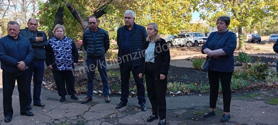 В рамках поручения Главы ДНР Дениса Пушилина сегодня прошла встреча заместителя главы администрации г. о. Донецк с жителями улицы Самарская Петровского района