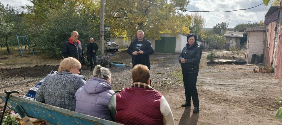 Максим Королюк работает на сходах граждан