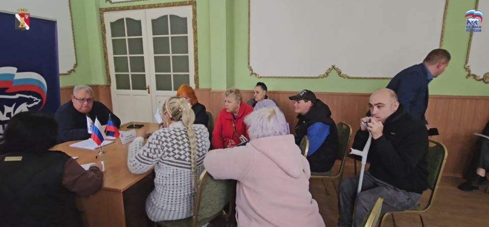 Секретарь Енакиевского местного отделения ВПП "Единая Россия" Игорь Мартынов провел личный приём граждан