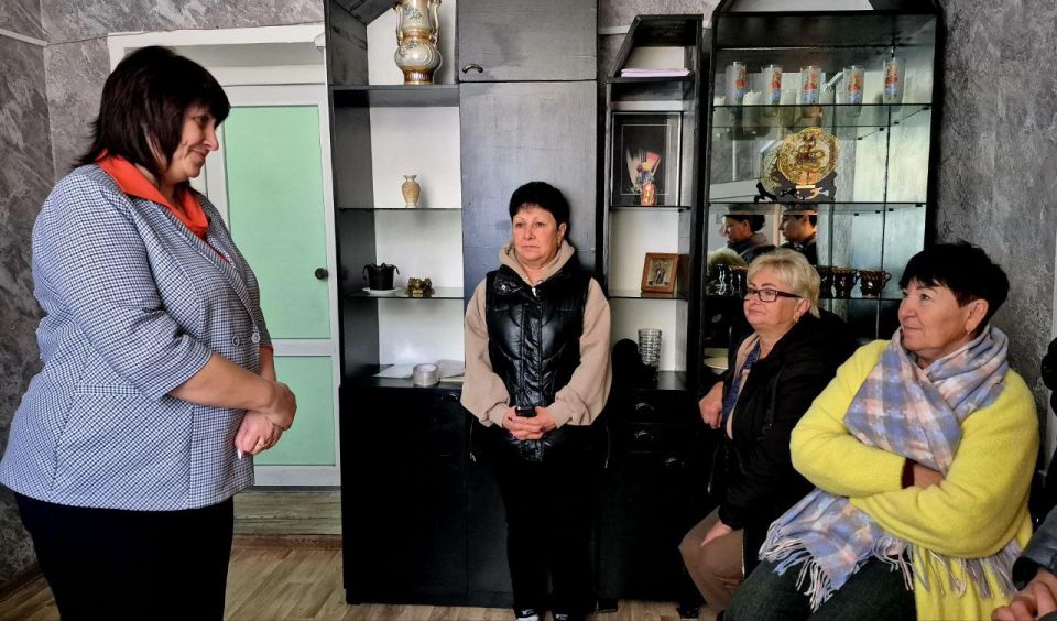 Сегодня управляющий делами администрации городского округа Дебальцево Рудакова Инна Алексеевна провела встречу с трудовым коллективом МУП "Жилремсервис"