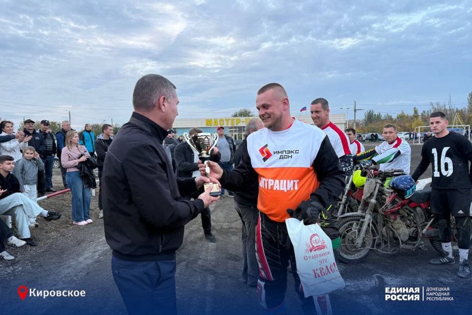 На мотоциклах – за мячом: в городе Кировское Единая Россия организовала дружеский матч по мотоболу