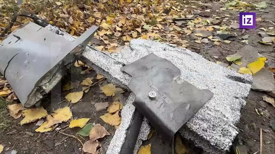 Последствия ночного налета ударных БПЛА в Кировском районе Донецка на кадрах корреспондента "Известий" Евгения Быковского