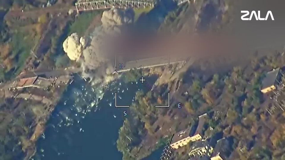 "Хлынули дороги, дрогнули мосты"