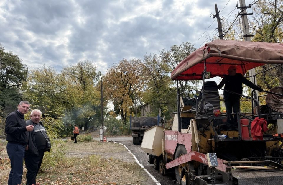 Александр Шатов: В Ждановке ремонтируют межквартальную дорогу