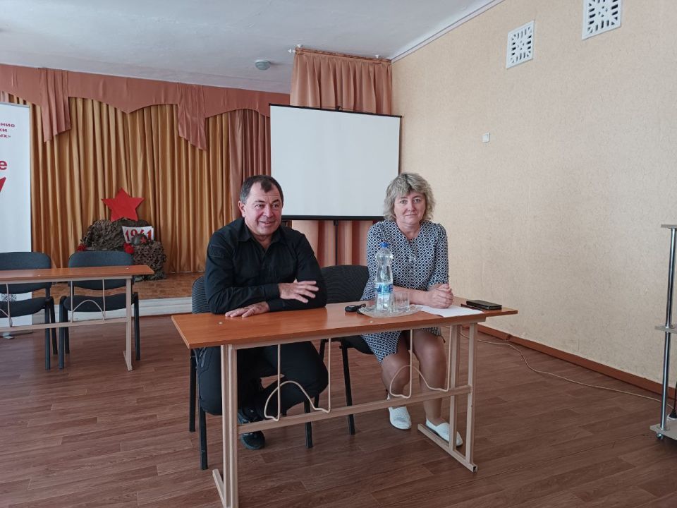 Встреча с коллективом. Заместитель главы администрации округа Юрий Касицкий пообщался с педагогами ГБОУ «Основная школа № 11»