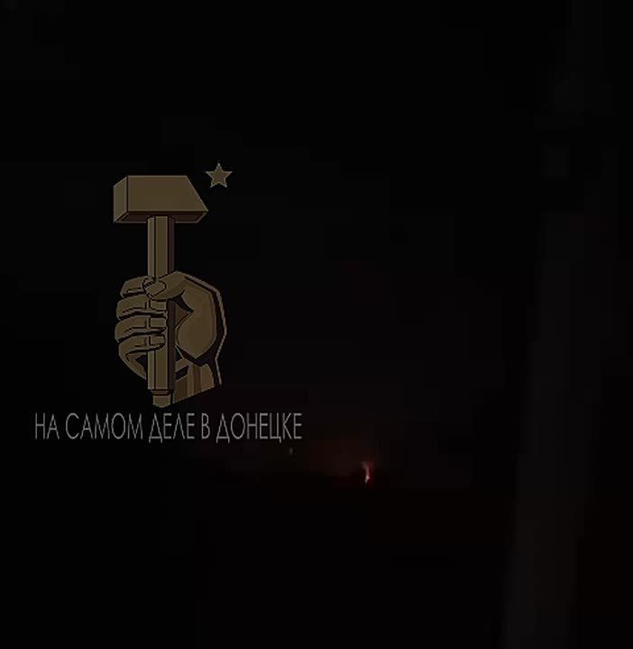 Пожар в оккупированном Славянске после работы Гераней по объектам ВСУ