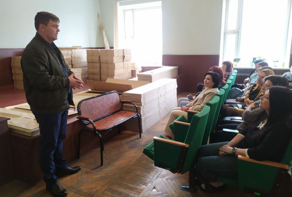 08 октября, Глава муниципального образования городской округ Торез, Артем Чесноков провел встречу с трудовым коллективом Управления ПФУ в г.Торезе