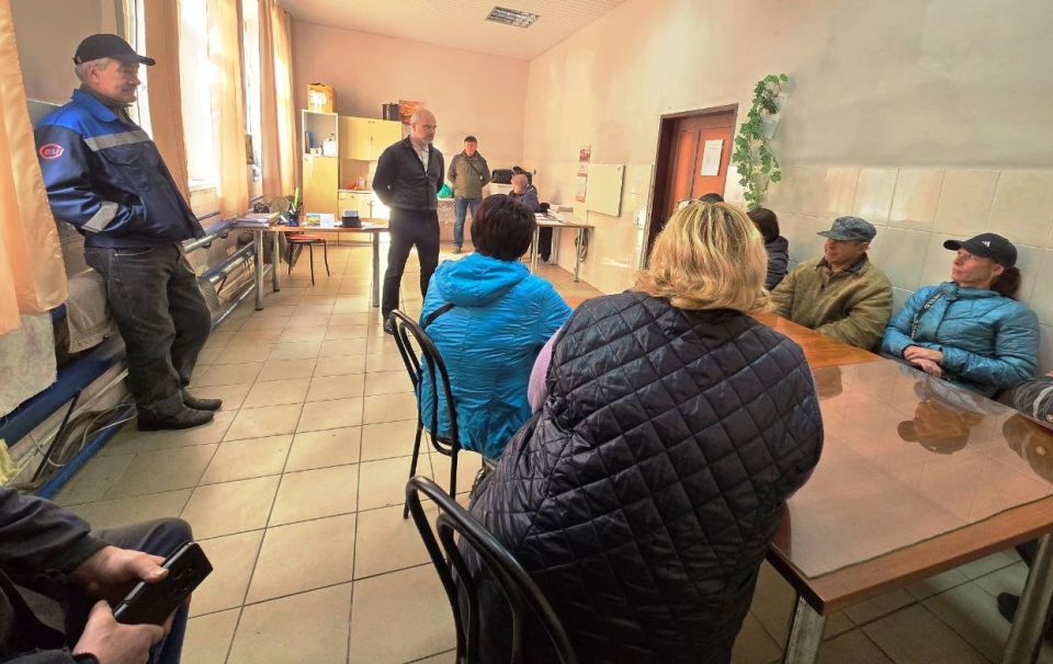 Сергей Желновач: Сегодня, 8 октября, встретился с трудовым коллективом ПДМ ФГУП "Железные дороги Новороссии"