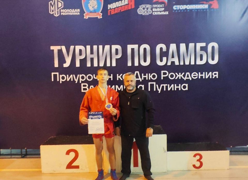 Сергей Желновач: 4 октября 2025 года в городе Шахтерск состоялся Кубок "Выбор Сильных" – проект Всероссийской партии "Единая Россия", приуроченный ко Дню рождения Президента РФ Владимира Владимировича Путина